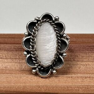 VTG Navajo Ring Size 4.5‎ Mother of Pearl Cab Native American 925 Sterling 4.0g